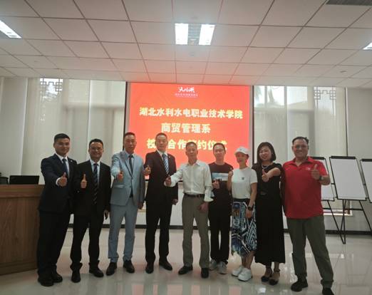 CAC766BF1623C82CE0EC4CB18C587561